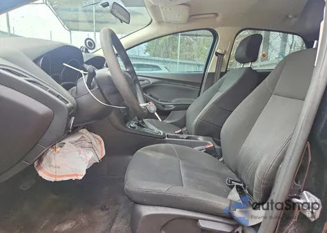 2018 Ford Focus S z USA, uszkodzony, nr VIN 1FADP3E27JL311486